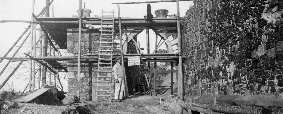 8 Sicherungsarbeiten am Burgturm 1936_IN.jpg