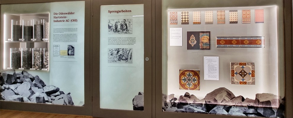 OHI-Ausstellung mit Fliesentafel_IN.jpg
