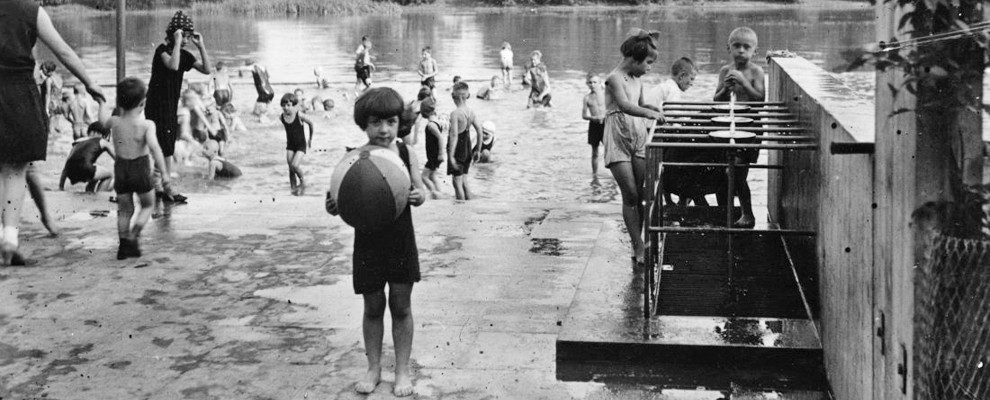 Frankfurt_MAK_spielende_kinder_im_ostpark_institut_fuer_stadtgeschichte_IN.jpeg